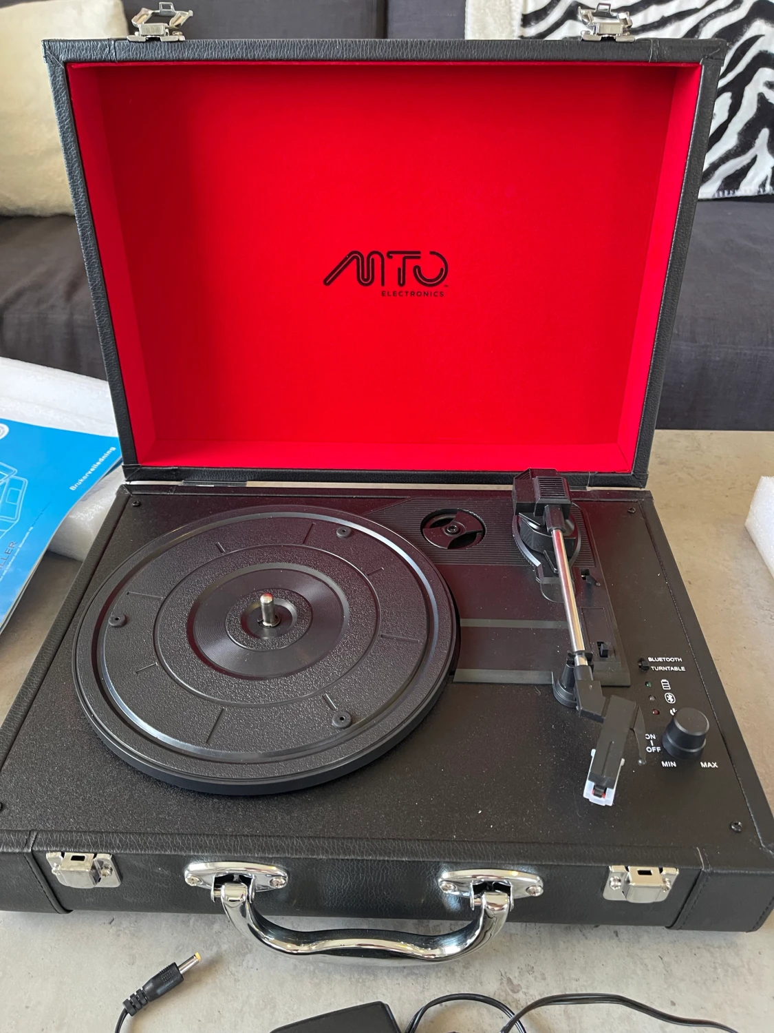 Vinylkoffert med bluetooth
