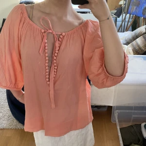 By malene Birger  - Blus från By Malene Birger! Superfin nyskick! Storlek 42 jag bär 34 så passar mindre. 150 kr eller bud! 😊💕