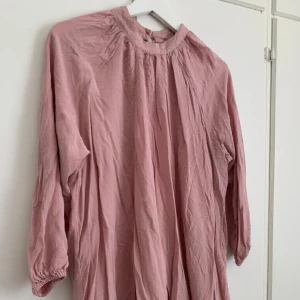 Fin blus - Vacker rosa blus 