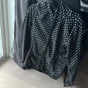 Kofta  - Fleece kofta i strl S! Använd ett fåtal gånger. Säljs för 60kr 