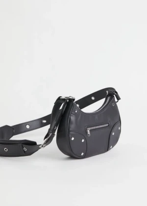 Hm väska populär - Ville testa att sälja min trendiga väska från hm, ja har haft de en månad men vill sälja då ja har många väskor, den har Inga skador elr så och säljer för ett bra pris då den är ny❤️