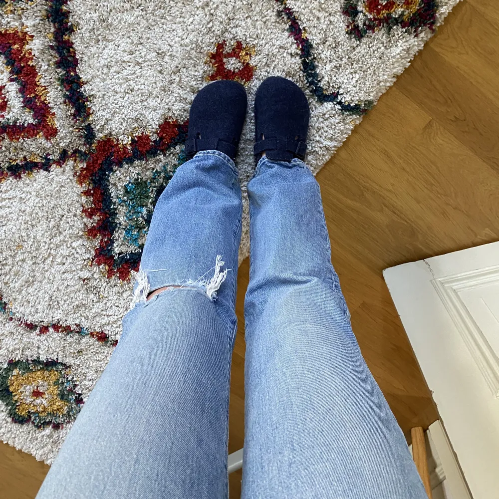 Mina favvo jeans som blivit för små:( levis ribcage w25 stretchiga . Jeans & Byxor.