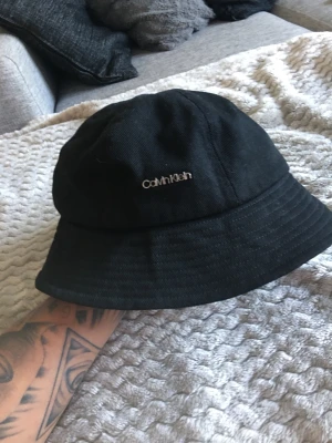 CK bucket hat - Aldrig använd bara legat i garderoben 