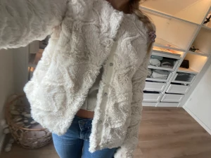Kappa  - Hej! Säljer en helt oanvänd jättefin kappa från vero Moda! 🥰