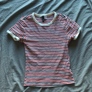 Randig tröja  - Kommer inte till användning 