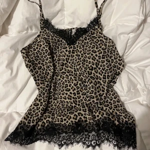 Leopard-mönstrat linne - Ett linne från H&M köpt för några år sedan 💓