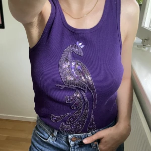 Lila linne, paljetter  - Som ny! 