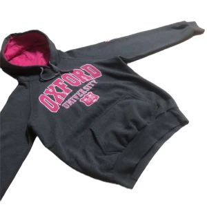 Vintage Collage Hoodiee - Skriv vid intresse. Mått: 62x52 (cm)