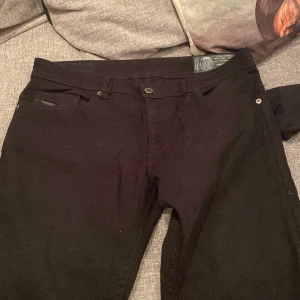 Diesel svarta jeans - Svarta diesel jeans