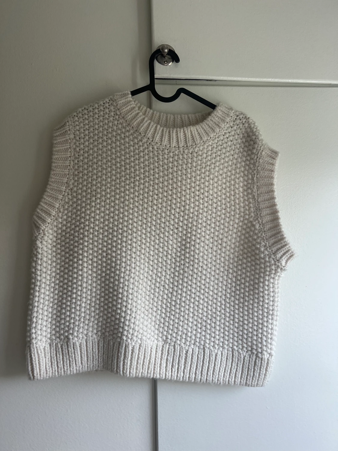 Väst, stickad väst, blus med knytning  - 91