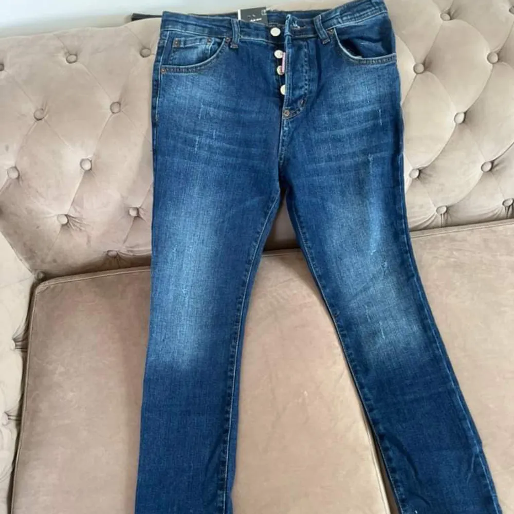 1:1 Dsquared Jeans finns i storlek 44-56.. Jeans & Byxor.