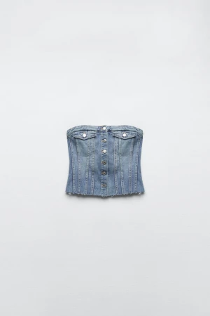 Zara jeans topp - Säljer denna skit snygga topp från zara då den inte passar min kroppsform riktigt men den är grymt snygg, köpt för 329 och pris kan diskuteras