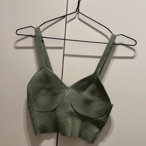 Grönt linne  - Grönt finstickat kort linne från Chiquelle💚