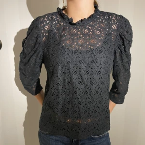 Blus - Tröja från ett danskt märke i jättebra skick!❤️ passar allt från XS-M