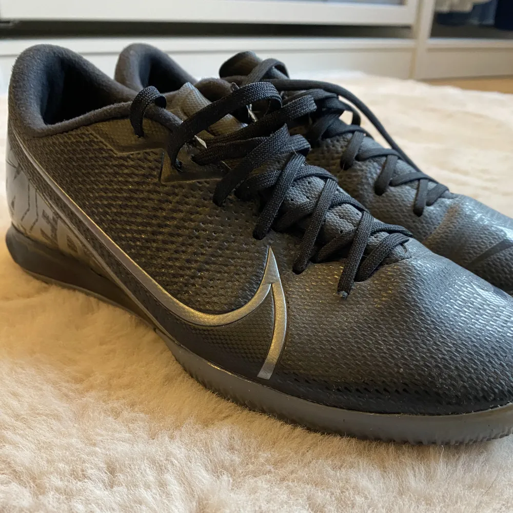 Nike Mecurial inomhus sko i bra skick. Stlk 39 24,5 cm . Skor.