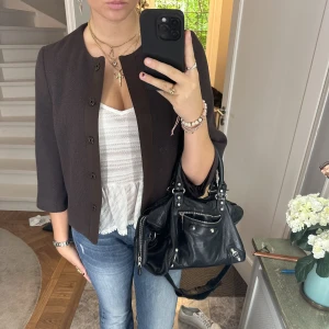 Trekvartsärmad kappa - Säljer min bruna trekvartsärmade kappa super snygg nu till hösten! ❣️