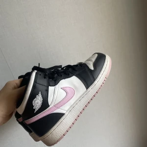 Jordans - Säljer nu mina Jordans som inte längre kommer till användning. Använda en del men är fortfarande i väldigt fint skick.