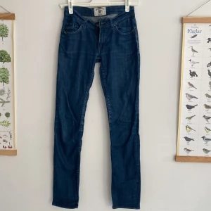 Jeans - Tiger of sweden jeans med låg midja. Storlek 29/34 men känns mer som stinker 25-26