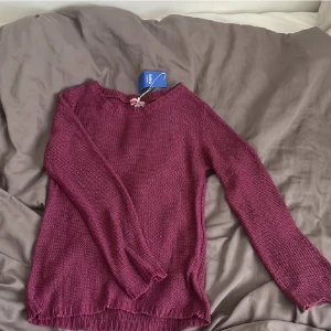 Lila tröja - Lila sweater/ tjocktröja. Endast provad, från sellpy. Najs till höst!