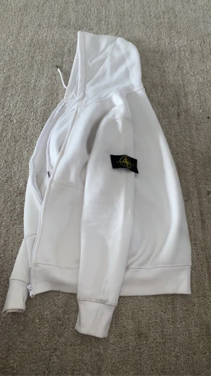Stone island Zip Vit - Stl M och kan passa S. Använd fåtal gånger. 