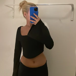 Tröja med utsavängda armar  - Helt ny