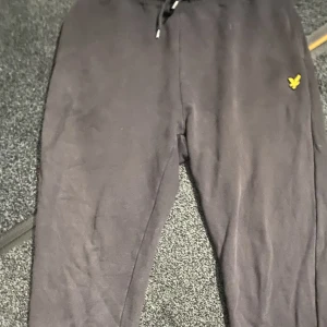 Lyle & Scott Tracksuit  - Lyle & Scott Tracksuit använd några gånger men väldigt bra kvalitet, 8/10 på kvalitet 