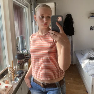 Randig topp - Super gullig färgglad topp passar bra till hösten. Köpt second hand men har själv aldrig använt den💕