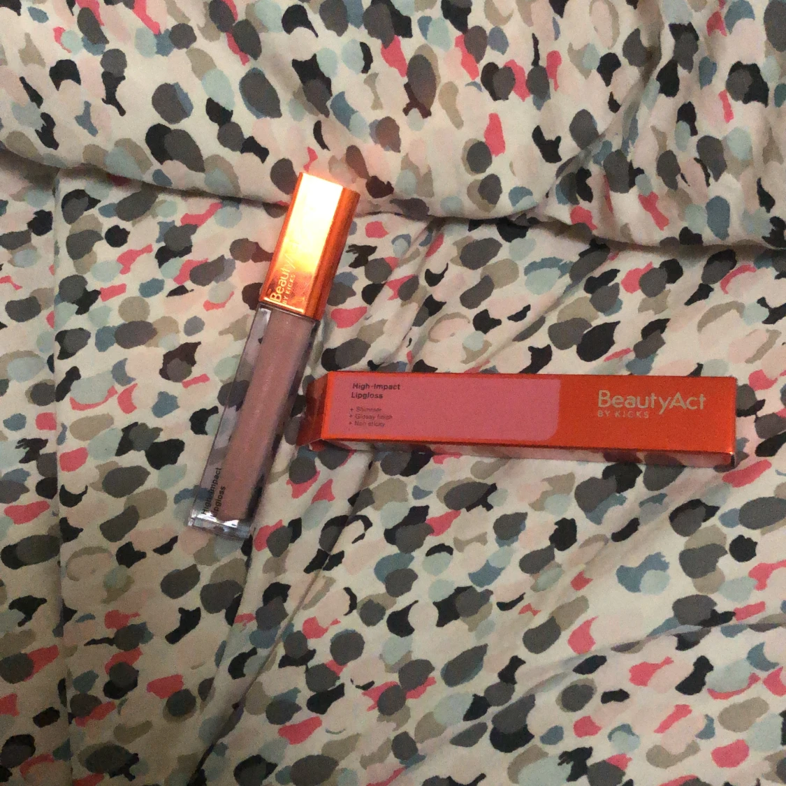 Beauty act lipgloss