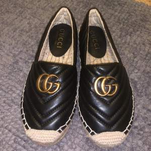 Gucci sandaler köpta från Turkiet. Dom är fake men väldigt bra kvalite, helt oanvända. Storlek 37 dock lite små i storleken.