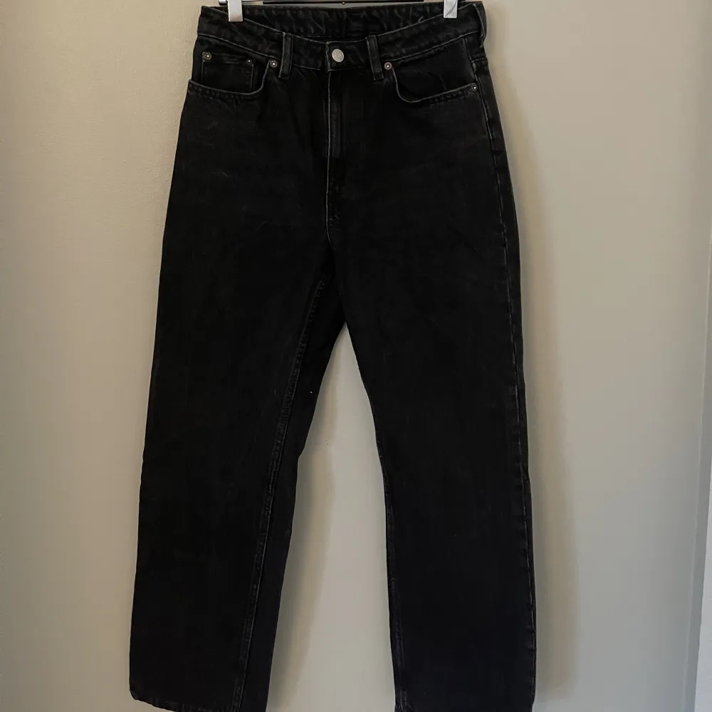 Säljer dessa nästan oanvända jeans ifrån weekend i modellen voyage 💗✨. Jeans & Byxor.