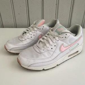 Air max - Sparsamt använda