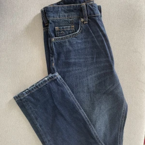 J.Lindberg helt nya jeans 28/32 - Helt nya jeans från J Lindberg.  Förrådsrensning och garderobsrensning pågår. Se även mina andra annonser.  