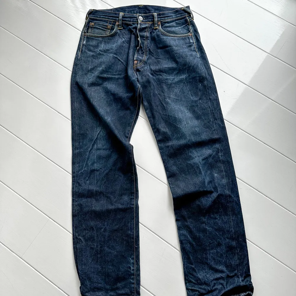 Vintage Evisu Jeans i riktigt bra skick. Storlek 32. Sitter stort och är långa. Jeans & Byxor.
