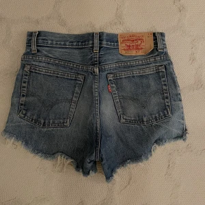 Levis shorts  - Shorts från Levis, passar strl s eller w26-28💙