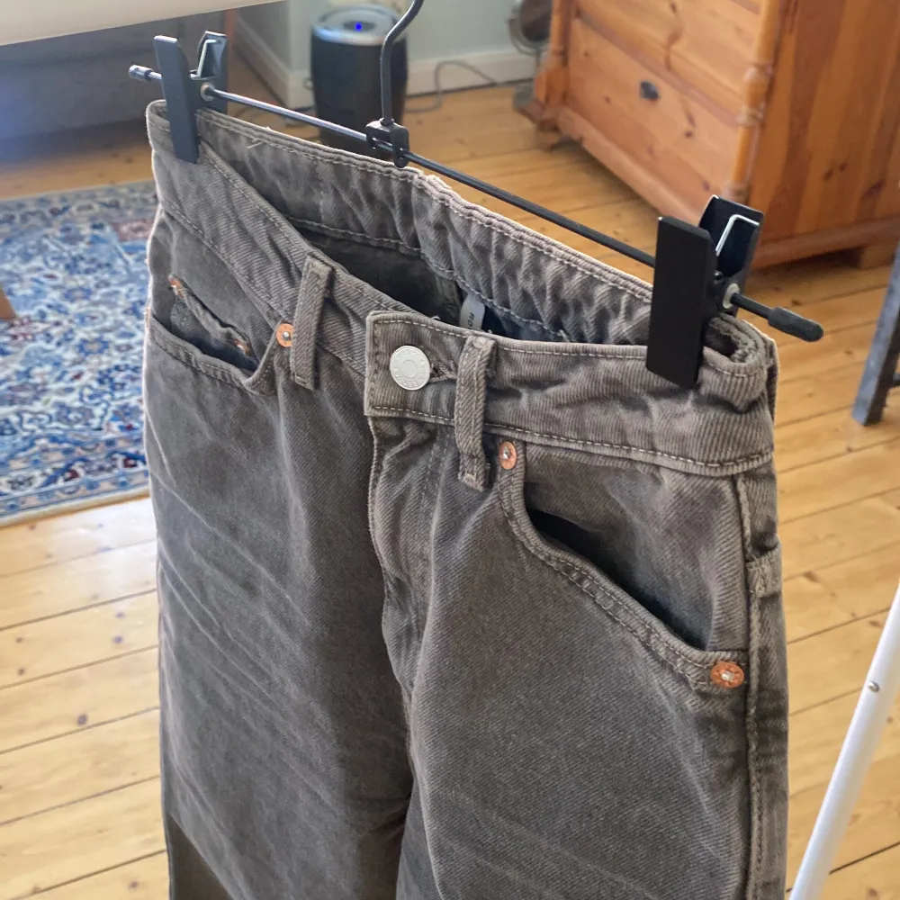 Snygga hårtvättars jeans, använda en gång men är för små för mig. Hög i midja med raka ben . Jeans & Byxor.