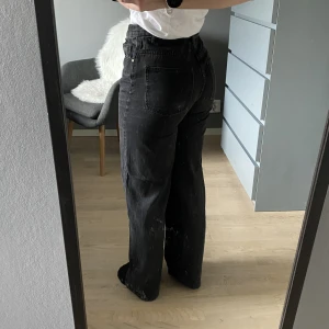 Jeans  - Jätte fina svarta jenas i storlek 36 