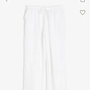 Linnebyxor  - Säljer de slutsålda linnebyxorna från hm. Aldrig använt bara provat på, prislappen sitter kvar. Ångrade mig efter att returtiden gått ut