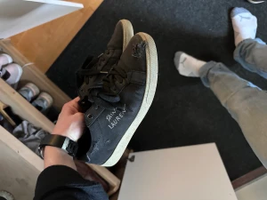 Skor  - Här kommer två par till som jag säljer! Storlek 41 båda två, kom med bud 🕺🏼