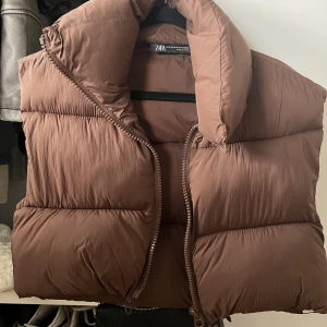 Väst  - Från zara, aldrig använd storlek S