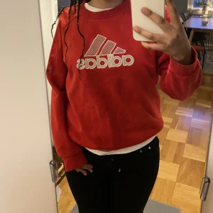 college tröja - röd collegetröja köpte secondhand st.S I bra skick!🥰