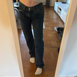 Levi’s jeans modell 505. Storlek W30 L32. Fint skick utan defekter😇 Kontakta mig för fler bilder🫶🏼