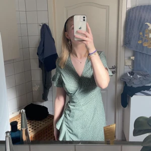 Superfin klänning  - Nästan helt oanvänd klänning, perfekt till sommaren 