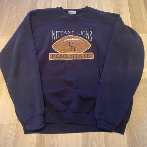 Penn state vintage sweetshirt  - Säljer denna ass feta vintage sweetshirt i super bra skick! Inga hål eller defekter alls! Storlek Xl large men är som large/medium 