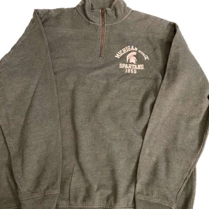 Vintage Sweatshirt  - ✅ Vintage Sweatshirt                                                            ✅ Size: Medium                                                                                           ✅ Condition: 10/10 