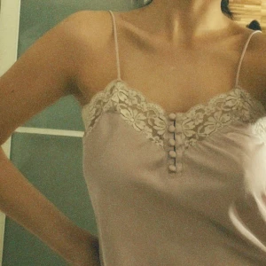 Ett linne  - Ett linne från Bikbok i god skick som kommer inte mera till användning 🎀