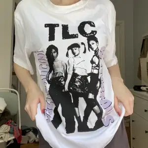T-shirt med tryck av coola rnb bandet TLC! Inga som helst defekter😁