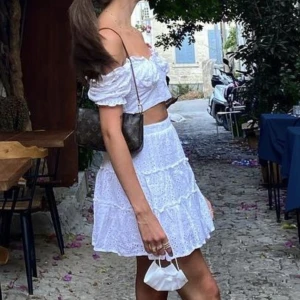 Kjol + Topp  - Säljer detta set från bershka, använt 4-5 gånger. Strl S men passar XS-M