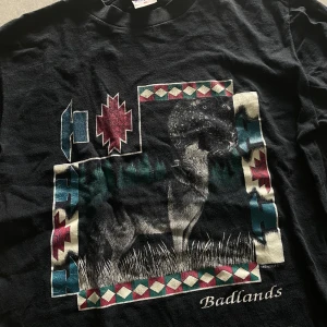 Vintage tshirt  - Svart vintage tshirt med en varg på. Superbra kvalite och superskön! 