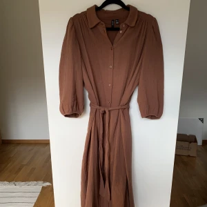 Klänning - Klänning i storlek M, använd en gång så mycket fint skick. 