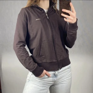 Diesel zip up - Diesel zipup nyskick. Står i tröjan att den är XL men skulle säga att den är M.